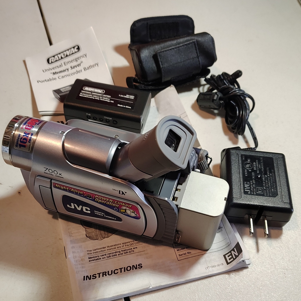 JVC Digital Video Camera Mini DV Camcorder GR-D30U 700x Zoom With Charger
